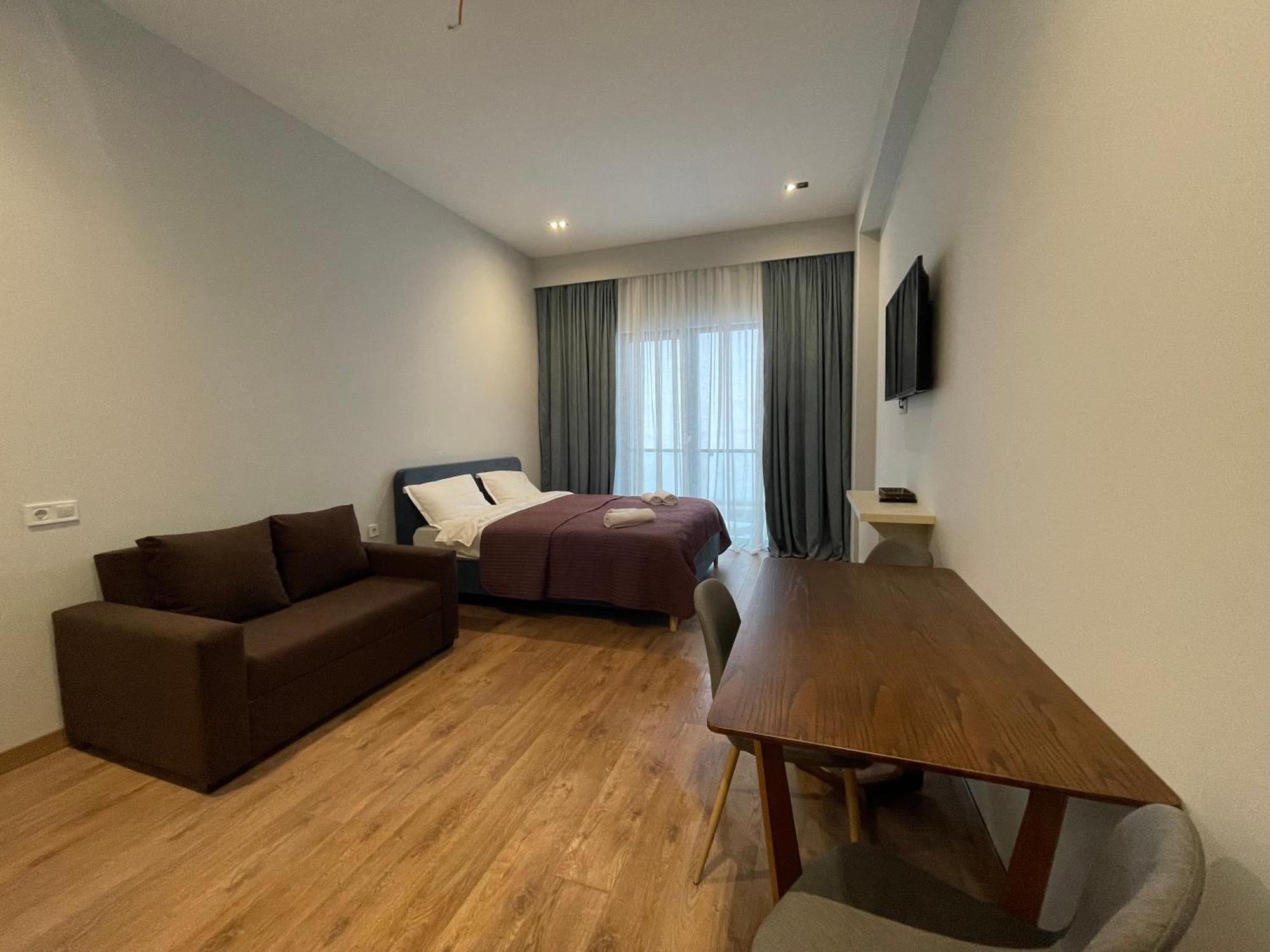 Four Season Apartment *