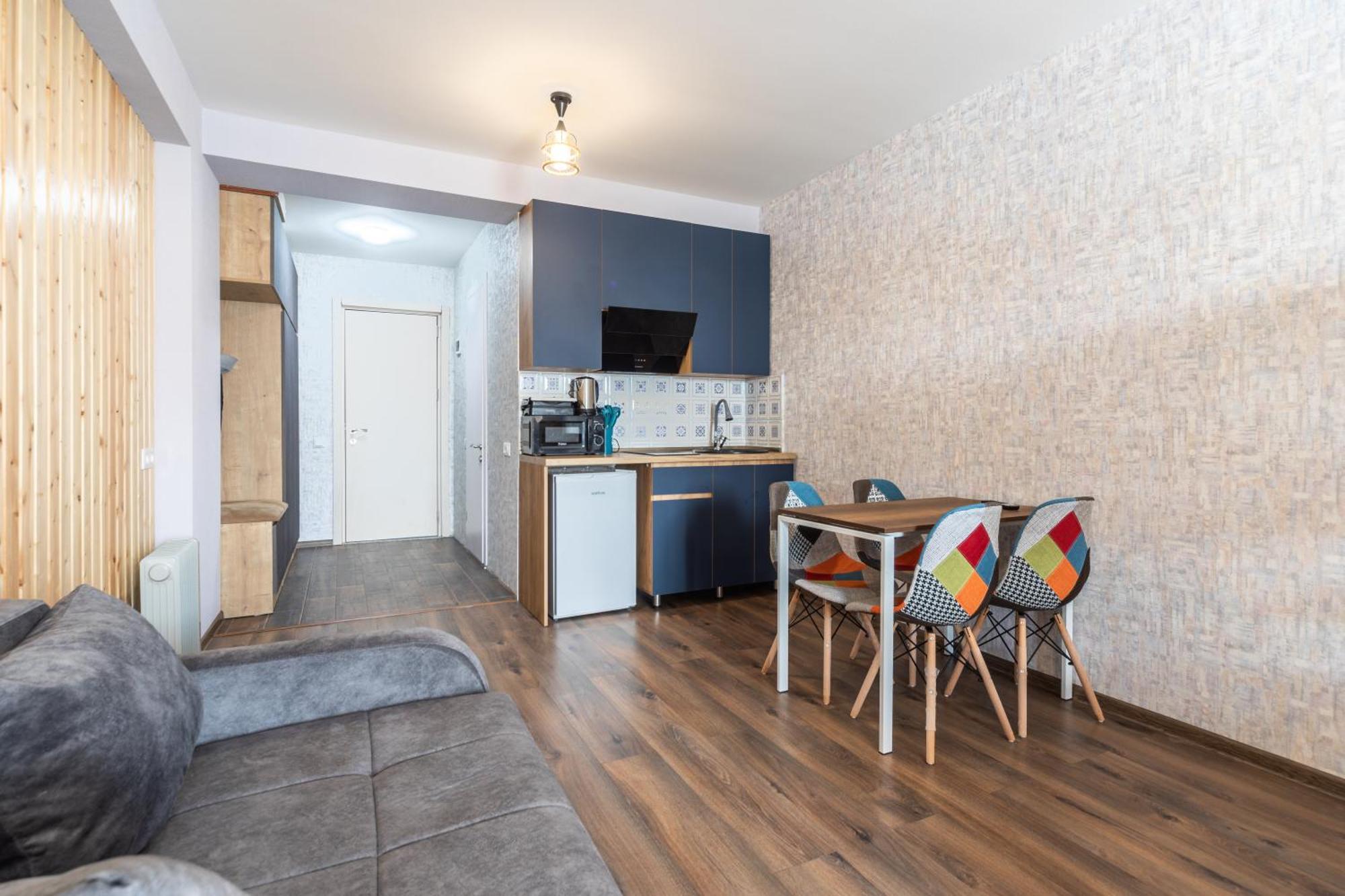 Apartment Four Season