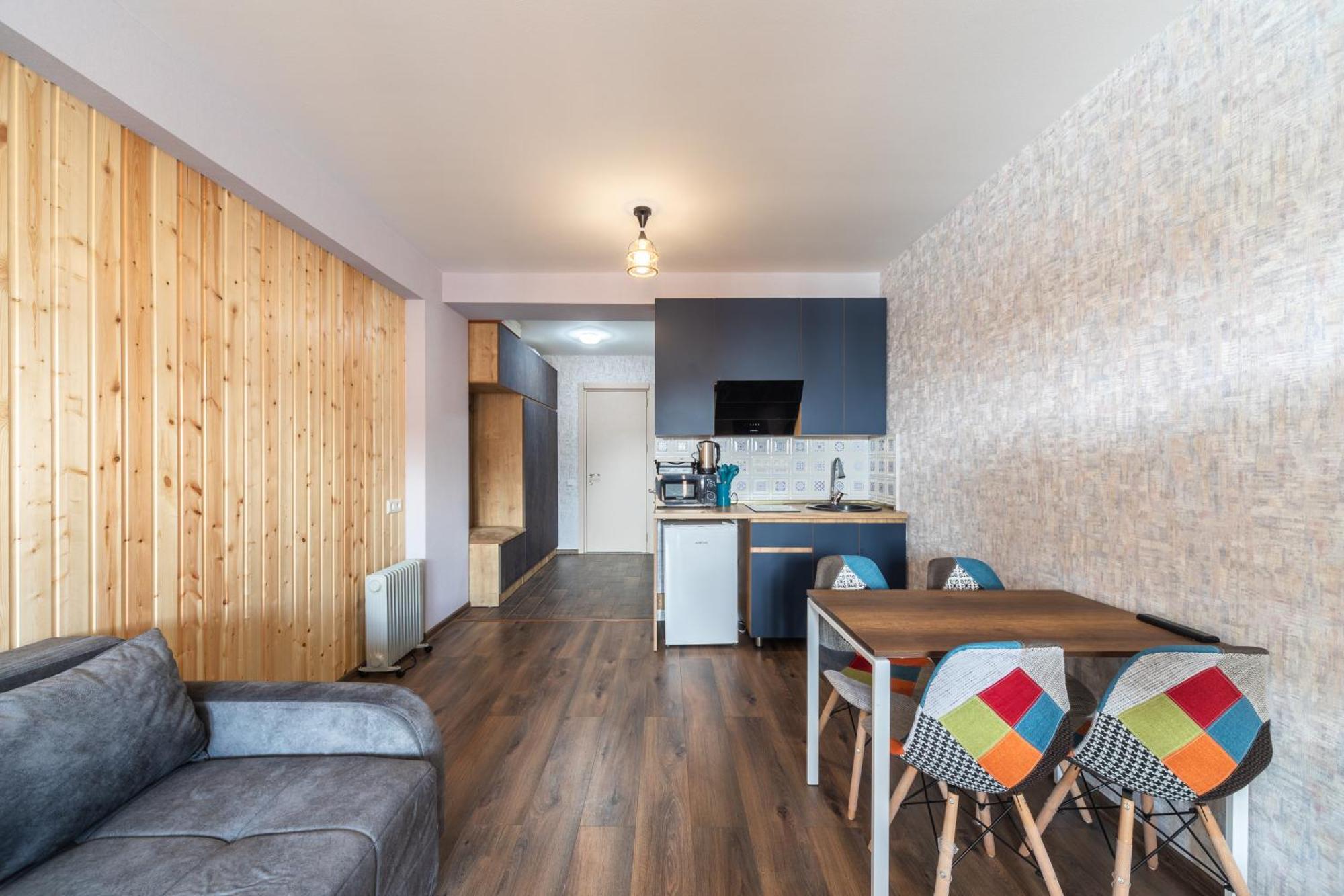 Four Season Apartment *