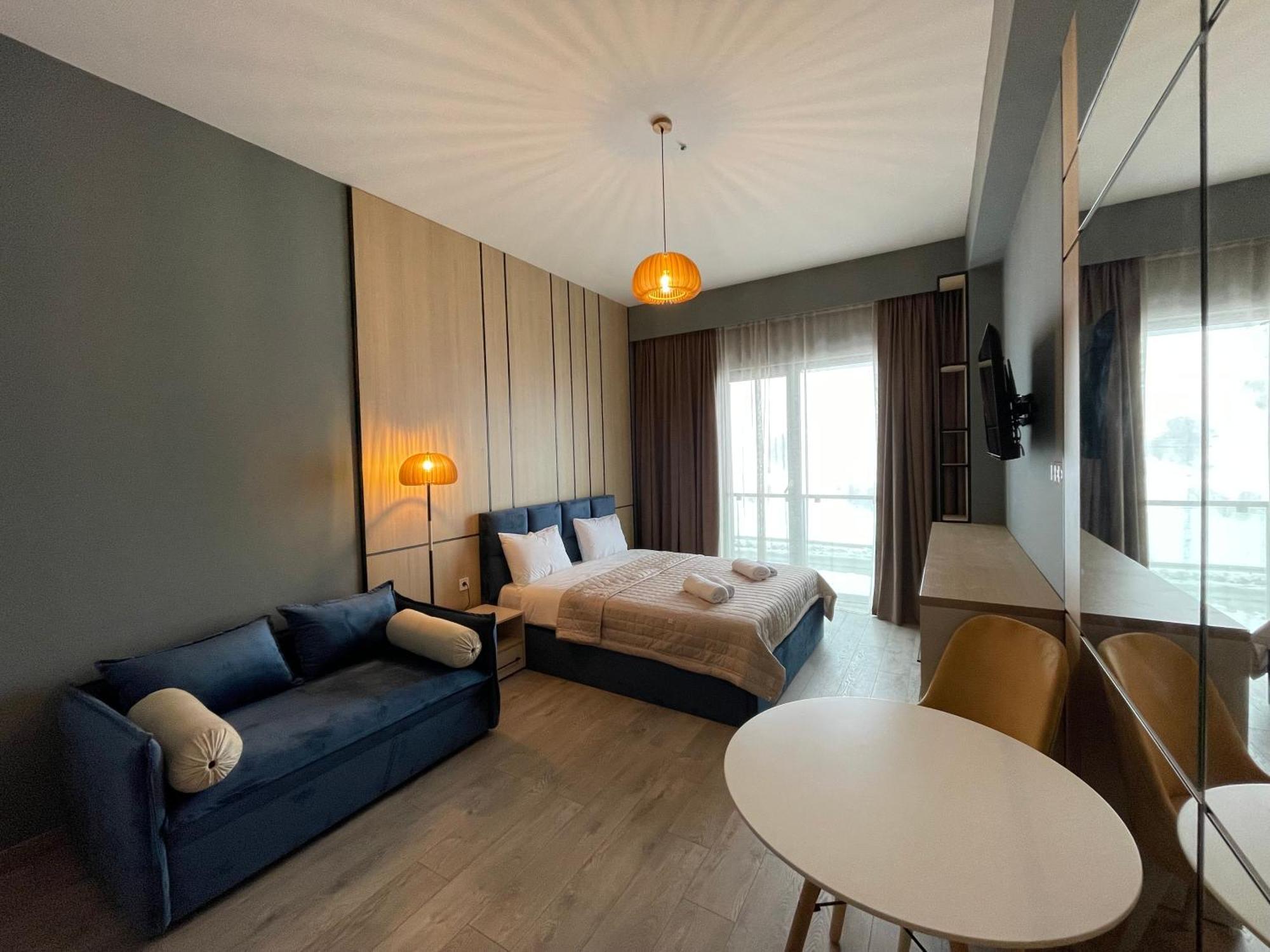 Four Season Apartment *