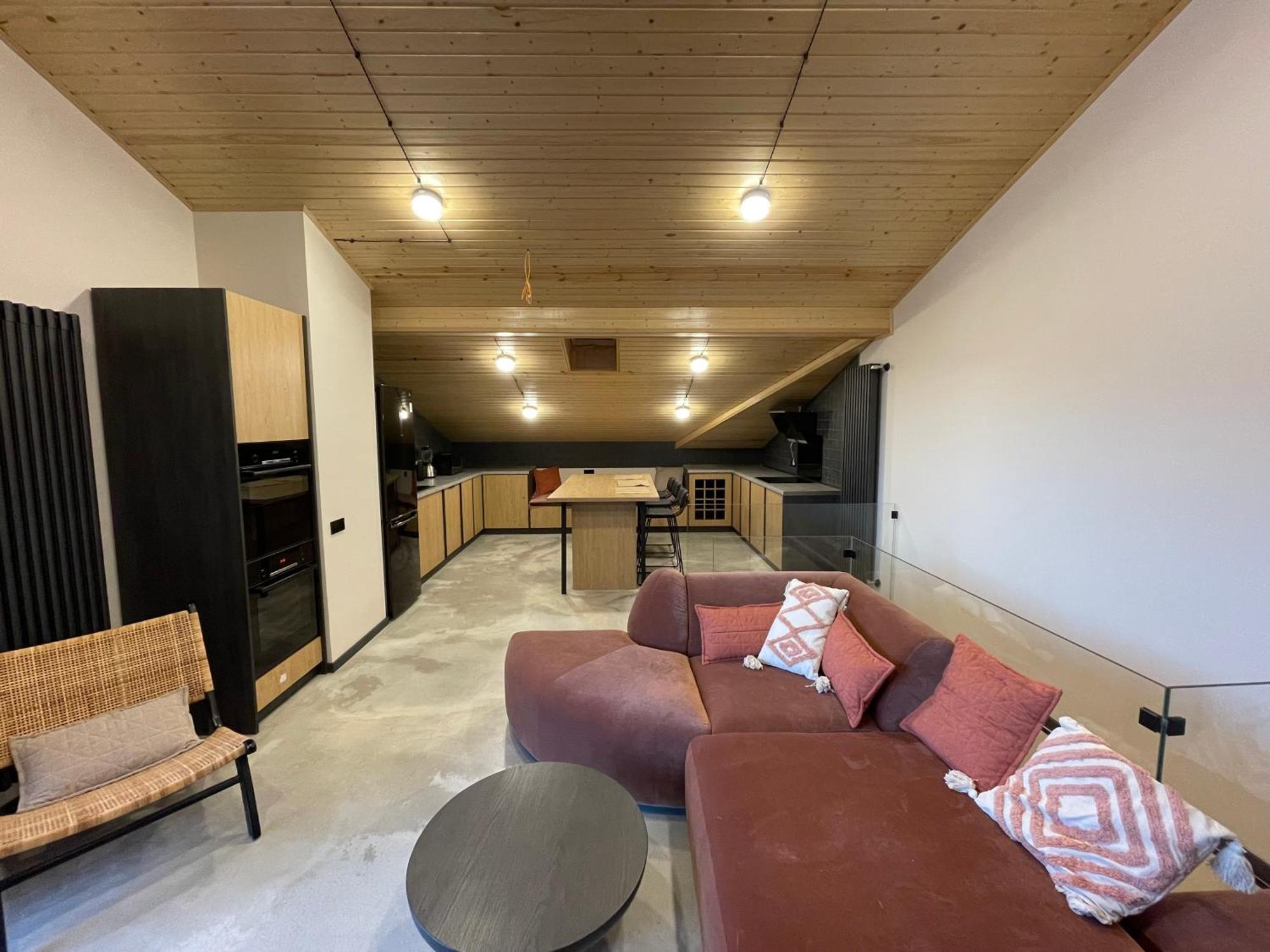 Apartment Four Season