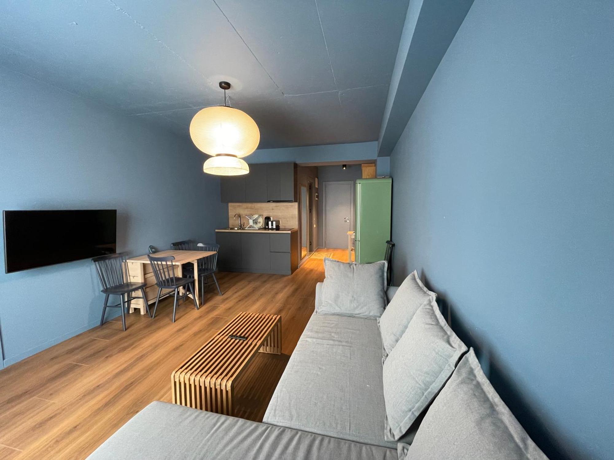 Apartment Four Season
