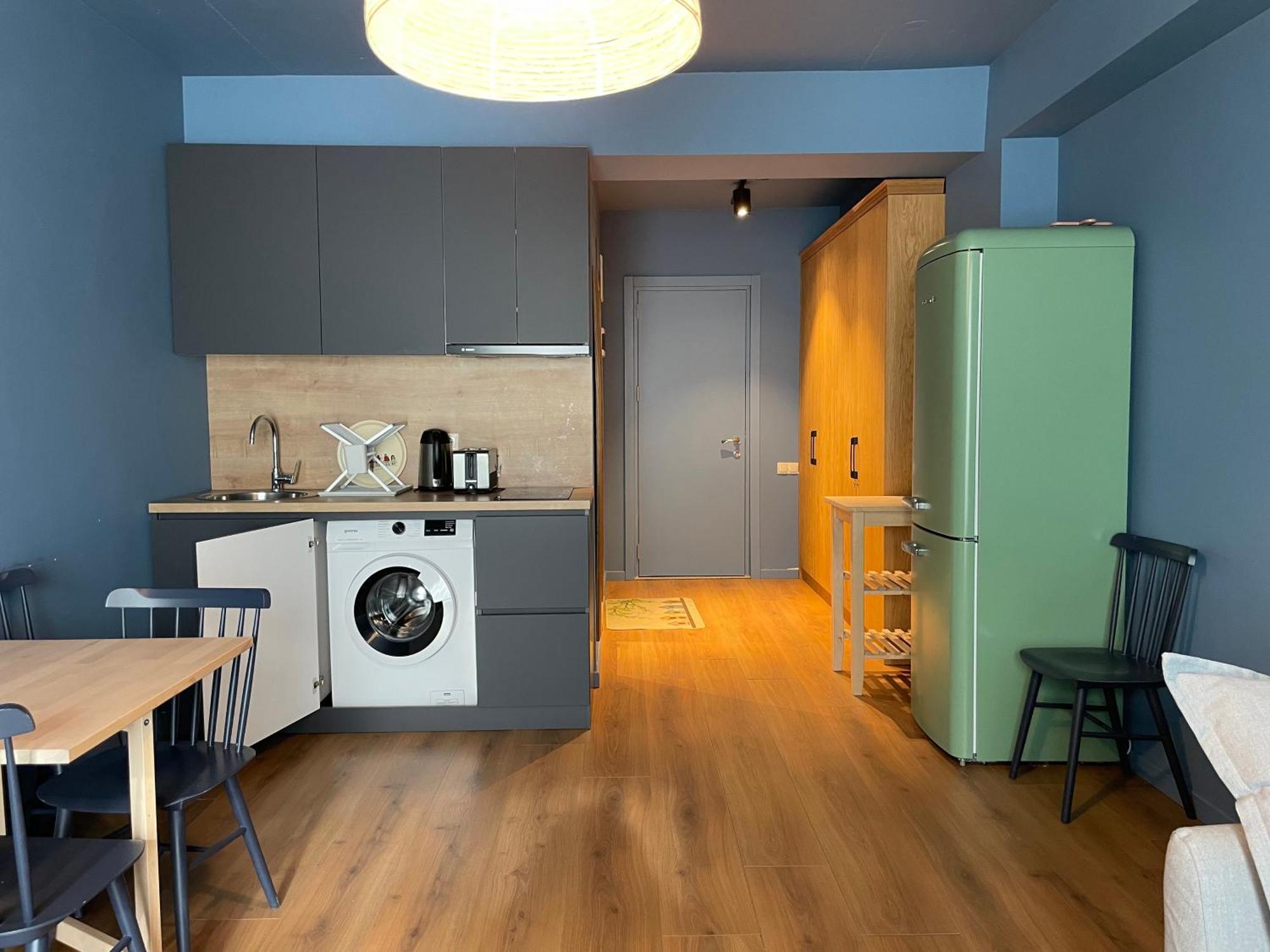 Apartment Four Season *